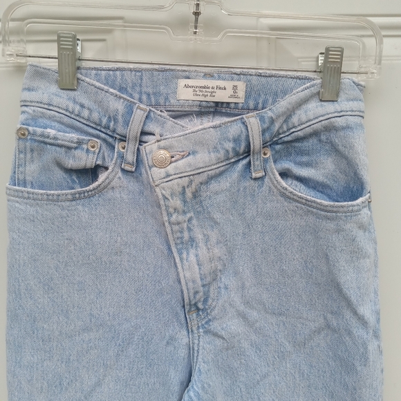 A & F 90s Straight Ultra High Rise Sz 25/0 Light Wash Blue Jeans - Picture 2 of 9